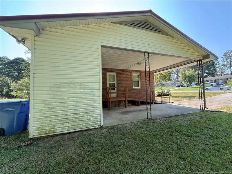 3266 Sandhill Dr, Fayetteville, NC 28306
