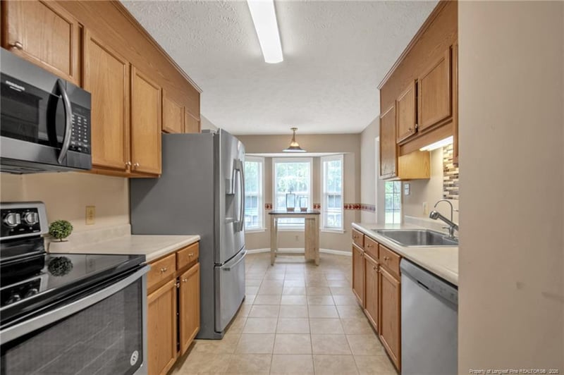 327 Grape Arbor Dr, Fayetteville, NC 28312