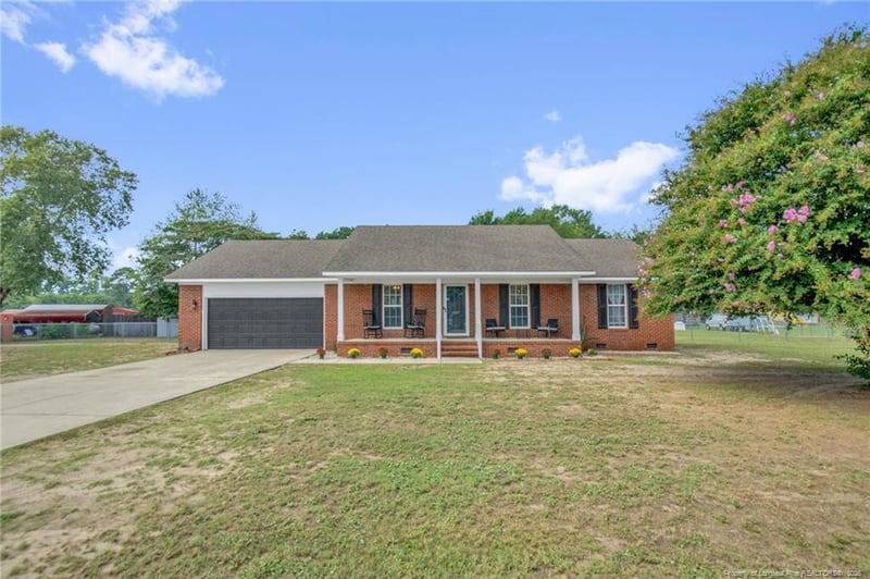 327 Grape Arbor Dr, Fayetteville, NC 28312