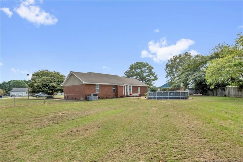 327 Grape Arbor Dr, Fayetteville, NC 28312