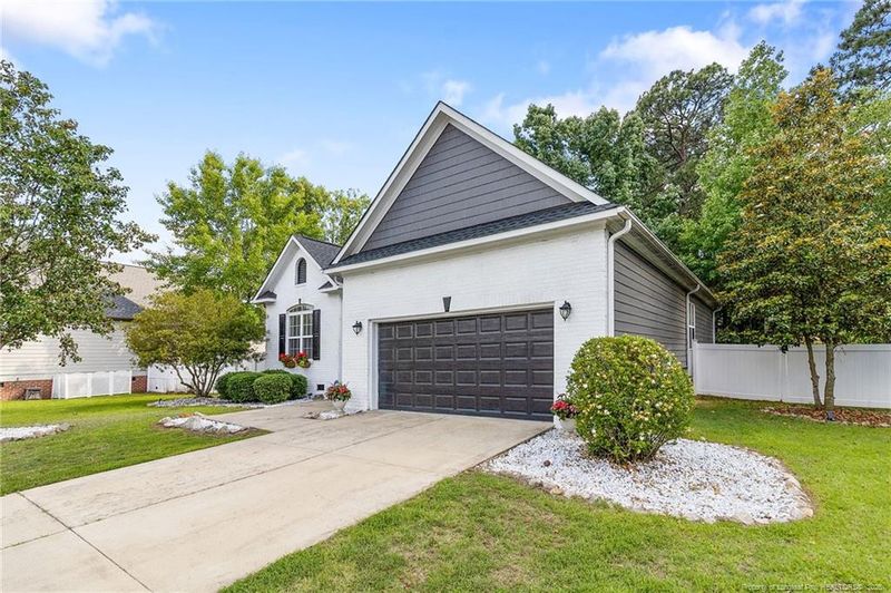 327 Ridgeway Ct, Fayetteville, NC 28311