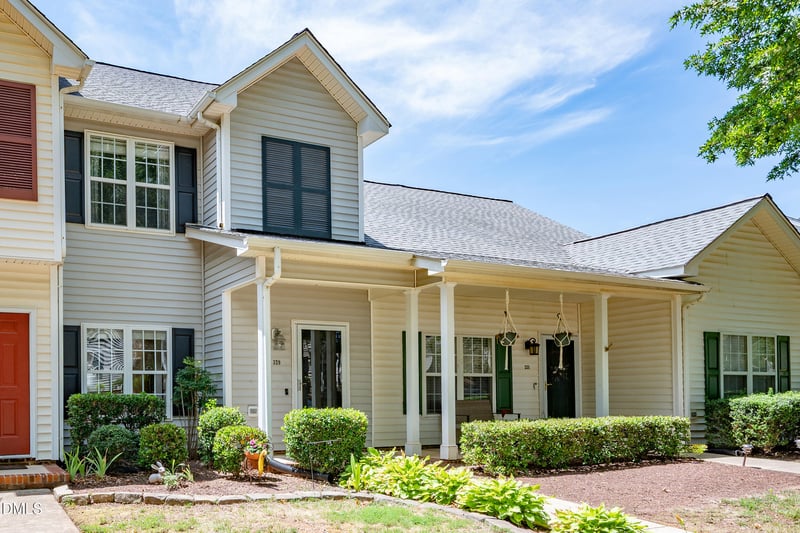 329 Commons Dr, Holly Springs, NC 27540