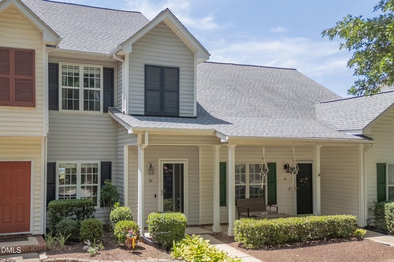 329 Commons Dr, Holly Springs, NC 27540