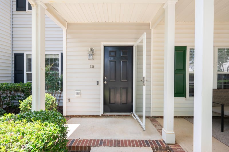 329 Commons Dr, Holly Springs, NC 27540