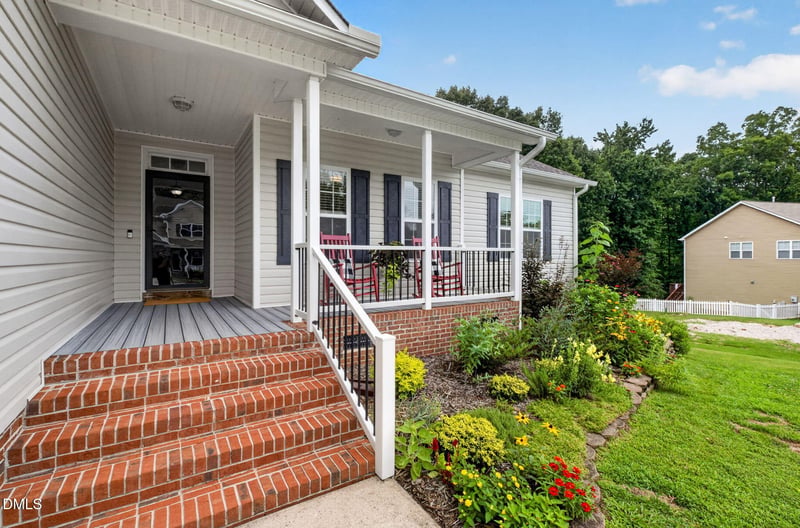 33 Greenfield Ln, Clayton, NC 27527