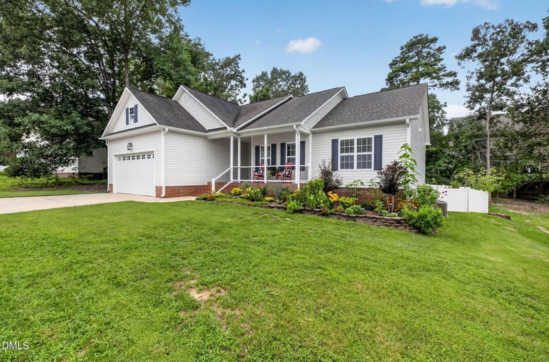 33 Greenfield Ln, Clayton, NC 27527