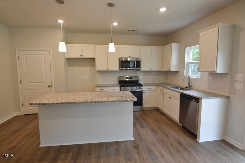 33 Plantation Dr, Youngsville, NC 27596