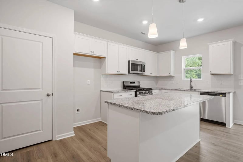 33 Plantation Dr, Youngsville, NC 27596