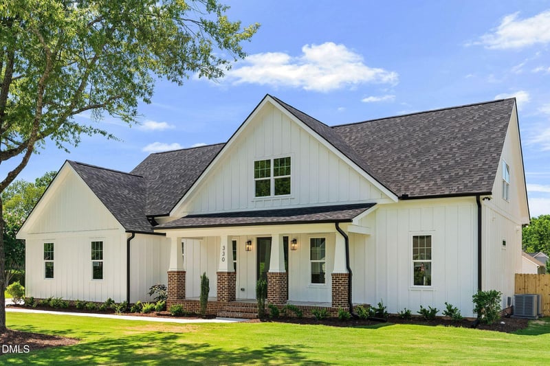 330 Powhatan Dr, Fuquay Varina, NC 27526