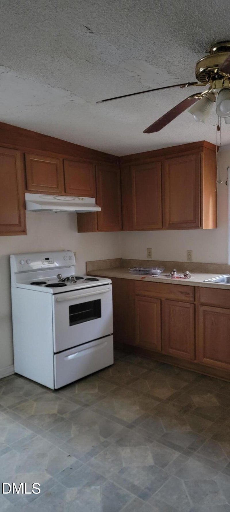 332 Bass Lake Rd, Holly Springs, NC 27540