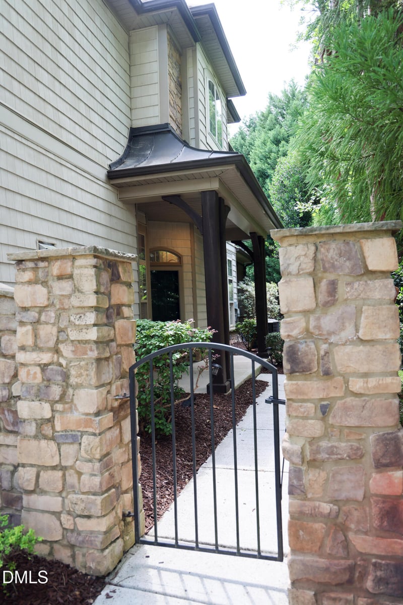 333 Sunstone Dr, Cary, NC 27519
