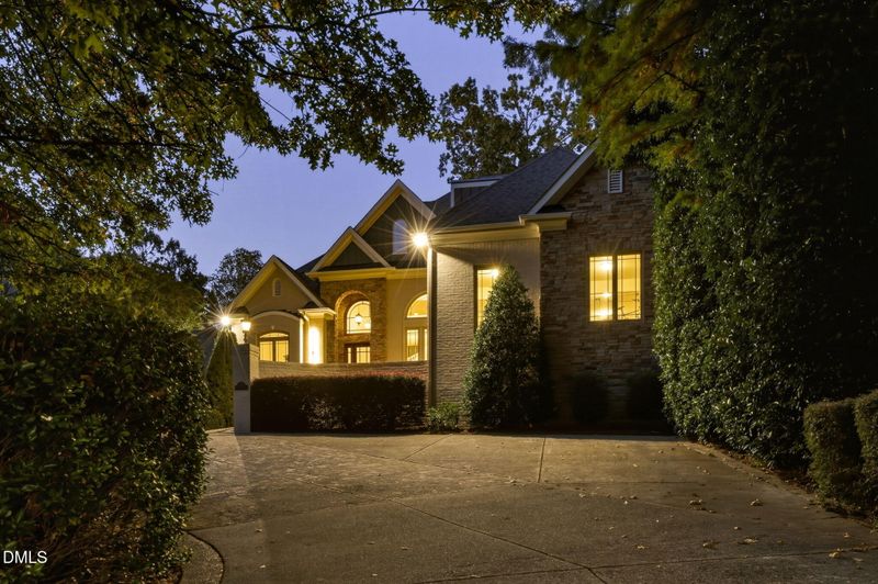 3342 Lake Boone Trl, Raleigh, NC 27607