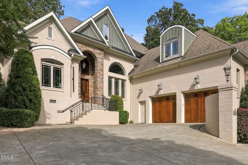 3342 Lake Boone Trl, Raleigh, NC 27607