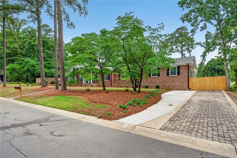335 Oberlin Ct, Fayetteville, NC 28303