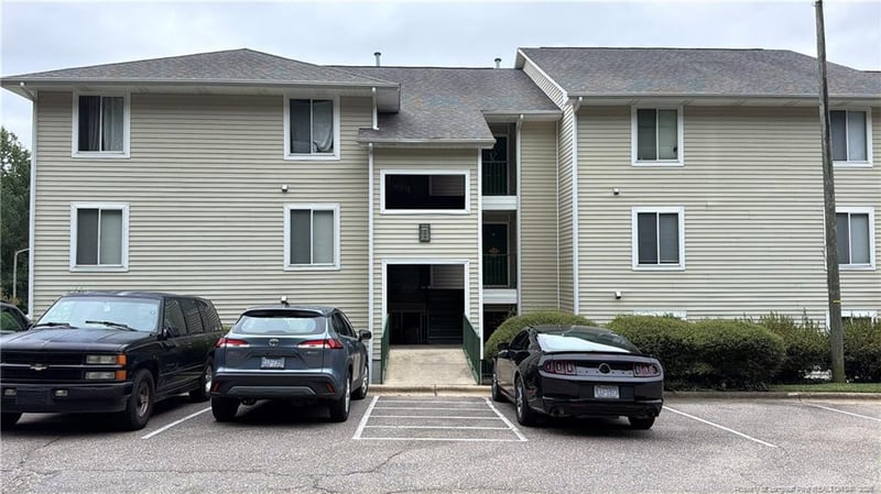 3374 Galleria Dr #1, Fayetteville, NC 28303