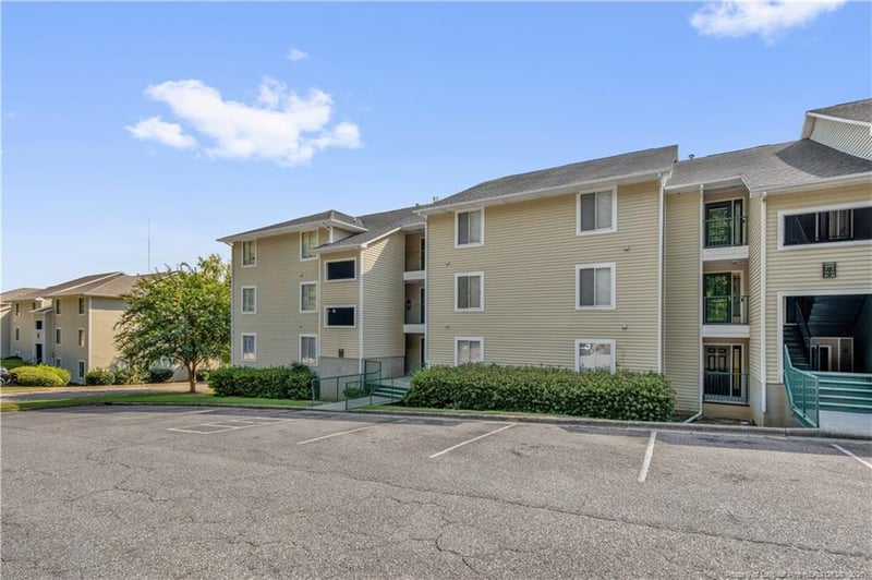 3385 Galleria Dr #1, Fayetteville, NC 28303
