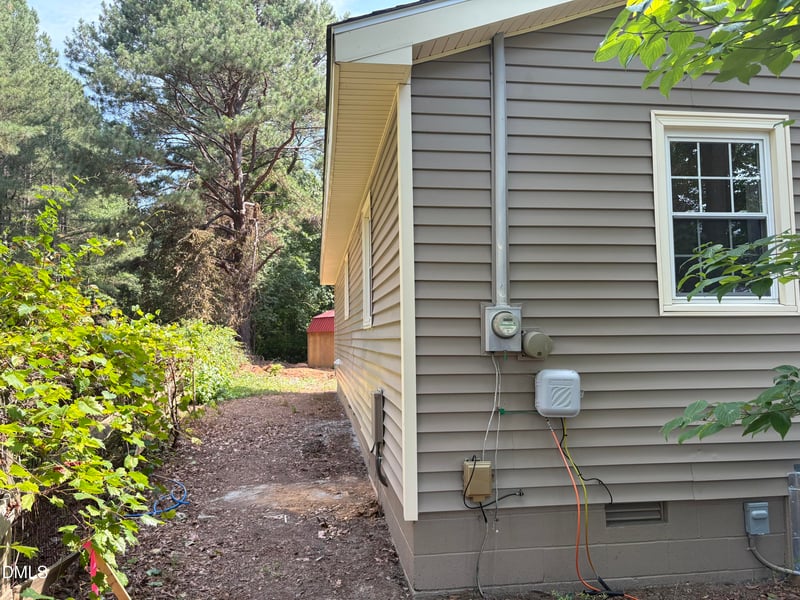 349 Strickland Hinton Rd, Zebulon, NC 27597