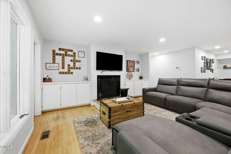 3513 Travis Ct, Chapel Hill, NC 27516