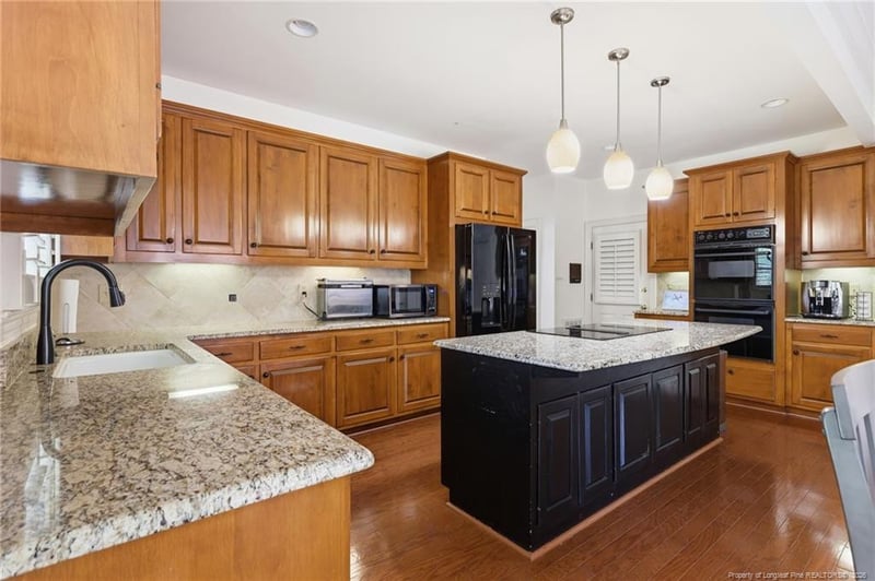 3525 Prestwick Dr, Fayetteville, NC 28303