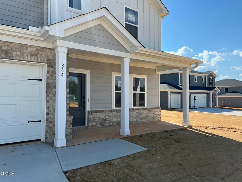 364 Barrow Meadows Dr, Zebulon, NC 27597
