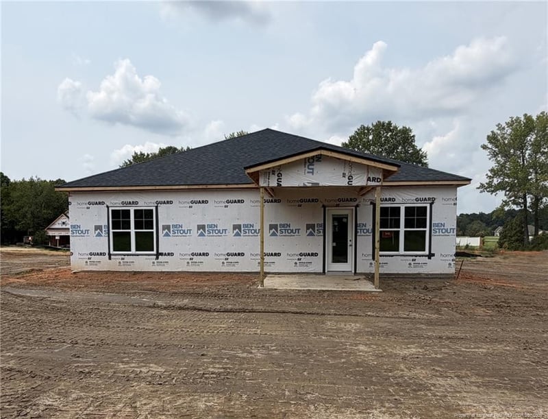 365 Thorntons Creek Dr, Erwin, NC 28376