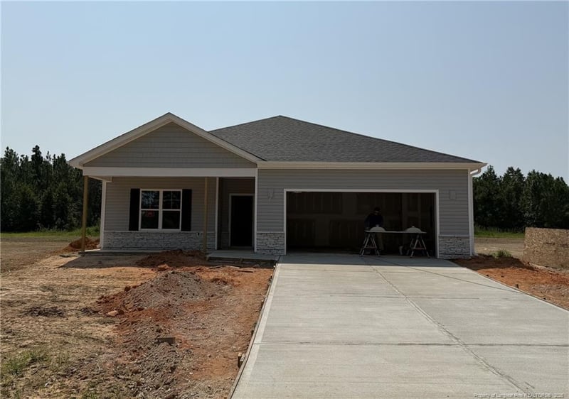 365 Thorntons Creek Dr, Erwin, NC 28376