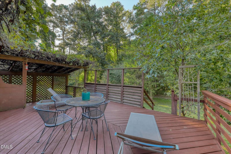 37 S Circle Dr, Chapel Hill, NC 27516