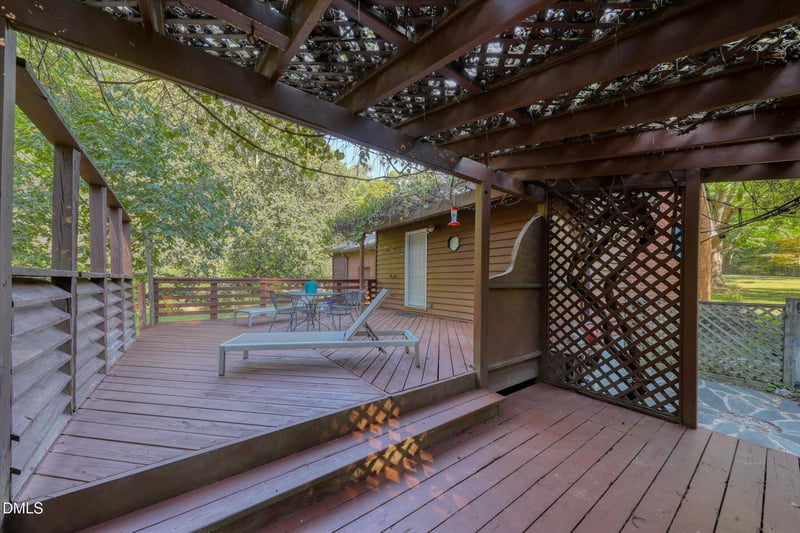 37 S Circle Dr, Chapel Hill, NC 27516