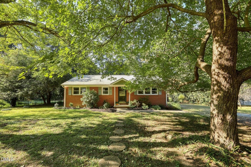 37 S Circle Dr, Chapel Hill, NC 27516