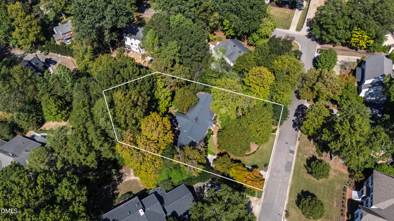 3705 Stonehaven Dr, Raleigh, NC 27609
