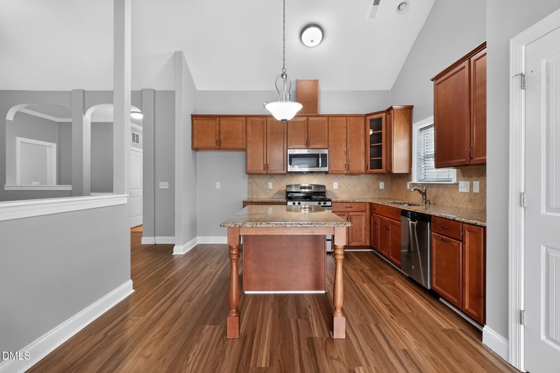 39 Mcguire Ln, Clayton, NC 27527