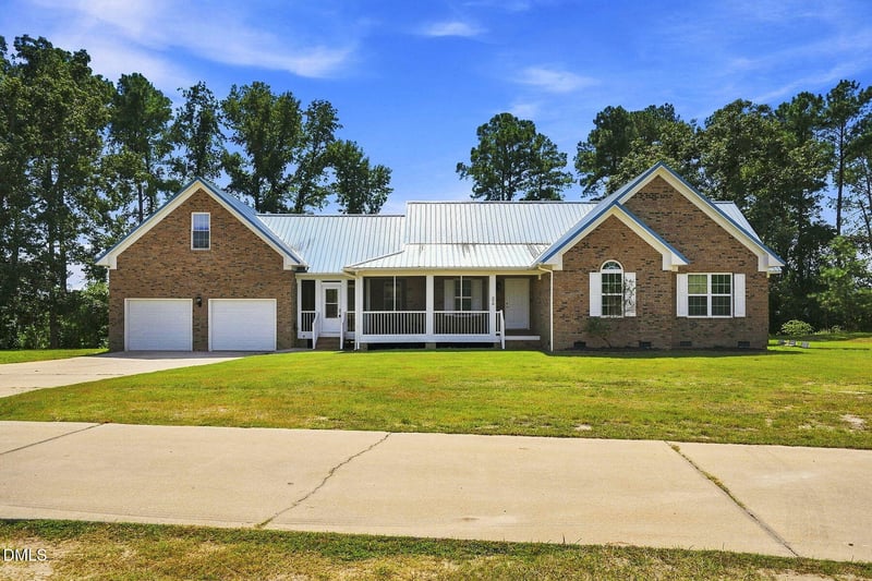 390 Comanche Dr, Erwin, NC 28339