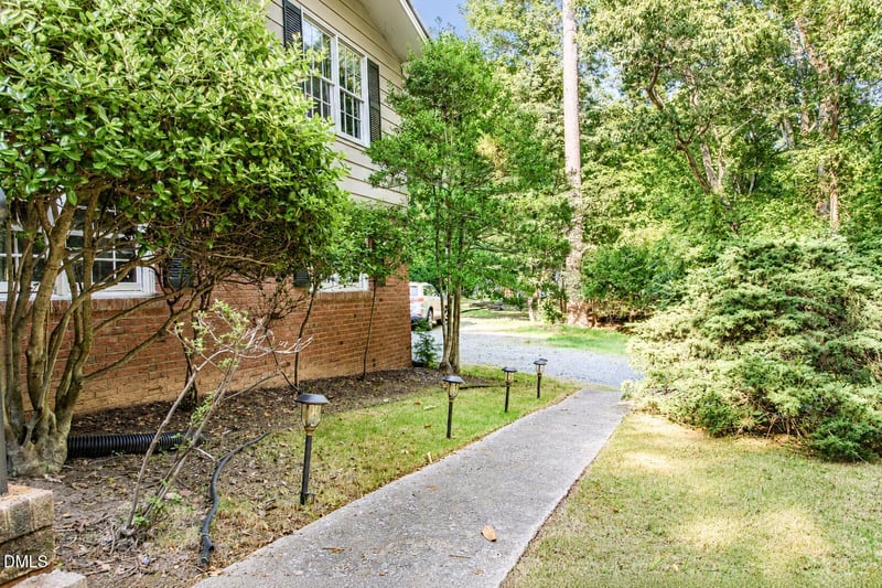393 Wesley Ct, Chapel Hill, NC 27516