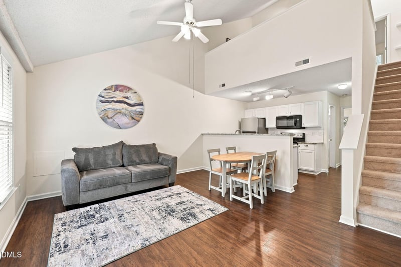 4 Crystal Oaks Ct, Durham, NC 27707