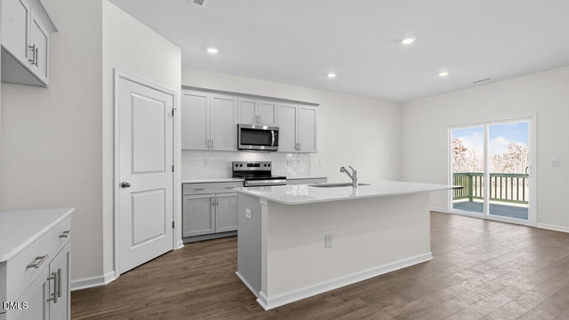 40 Rolling Hills Dr, Youngsville, NC 27596