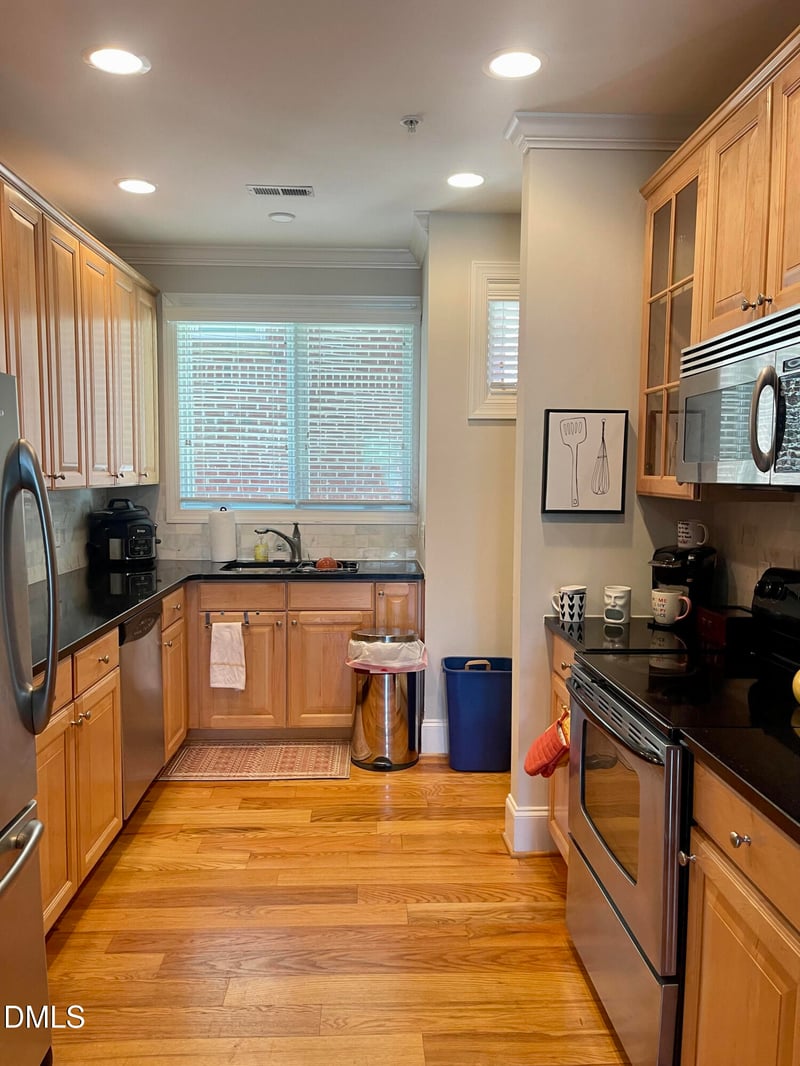 400 W Rosemary St #113, Chapel Hill, NC 27516