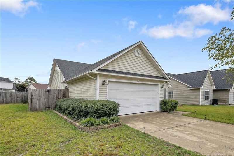 4011 Red Oak Dr, Fayetteville, NC 28306