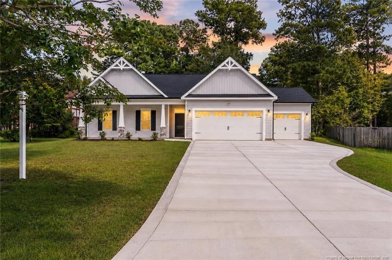 404 Gleneagles Ct, Fayetteville, NC 28311
