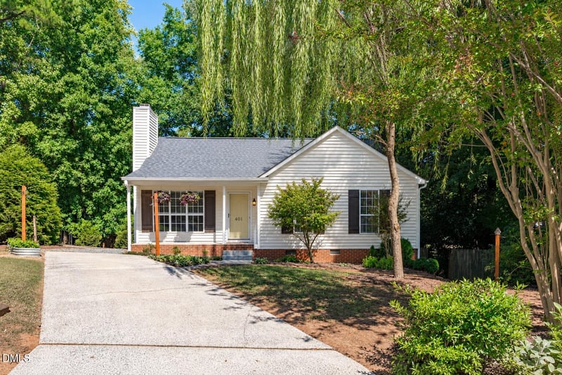 404 Thornwall Ct, Holly Springs, NC 27540