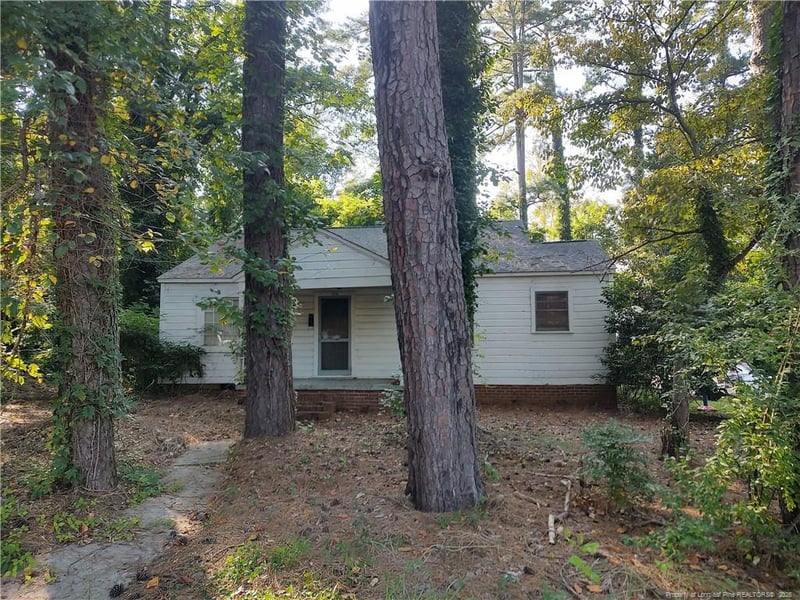 406 Courtland Dr, Sanford, NC 27330