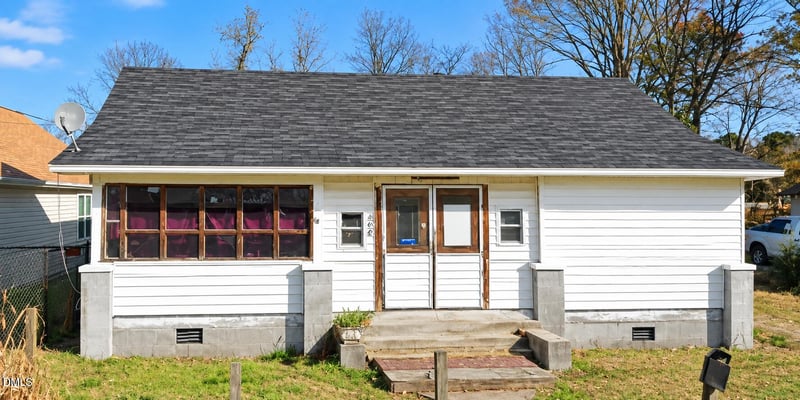 407 E Waddell St, Selma, NC 27576