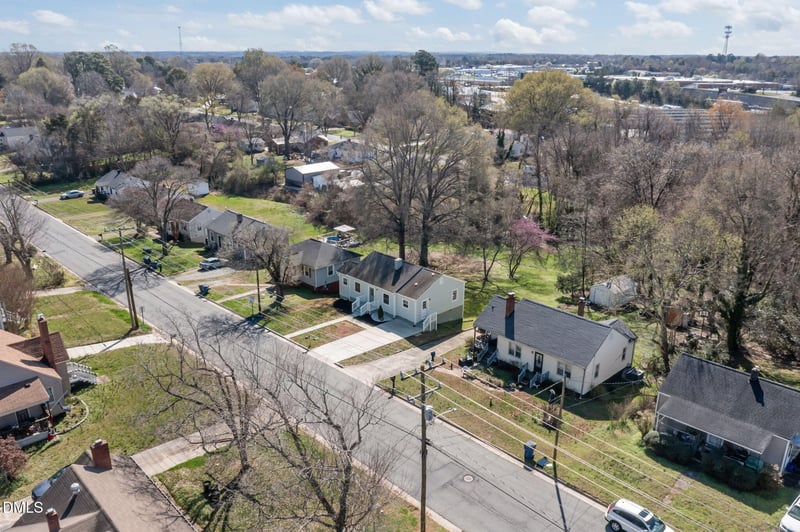 408 W Gilbreath St, Graham, NC 27253