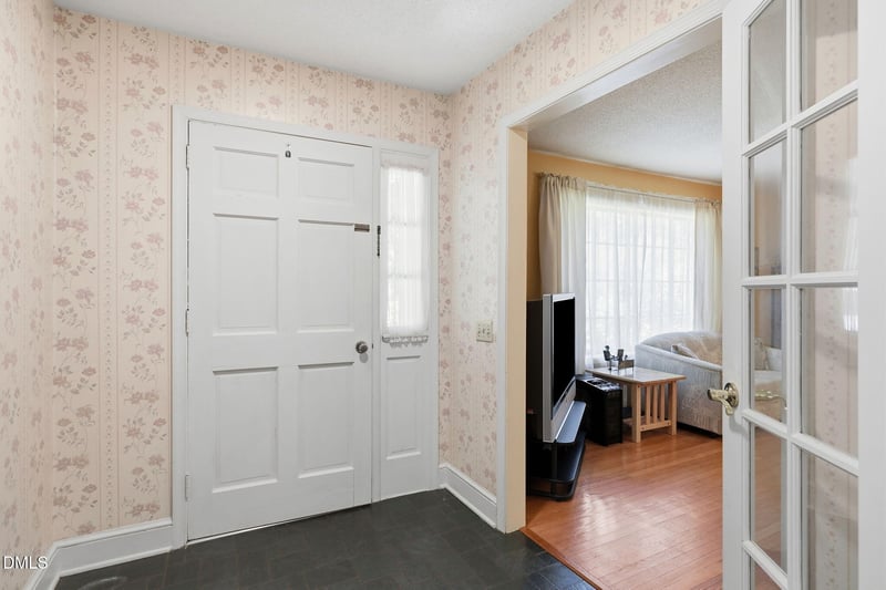 409 Oakridge Rd, Cary, NC 27511