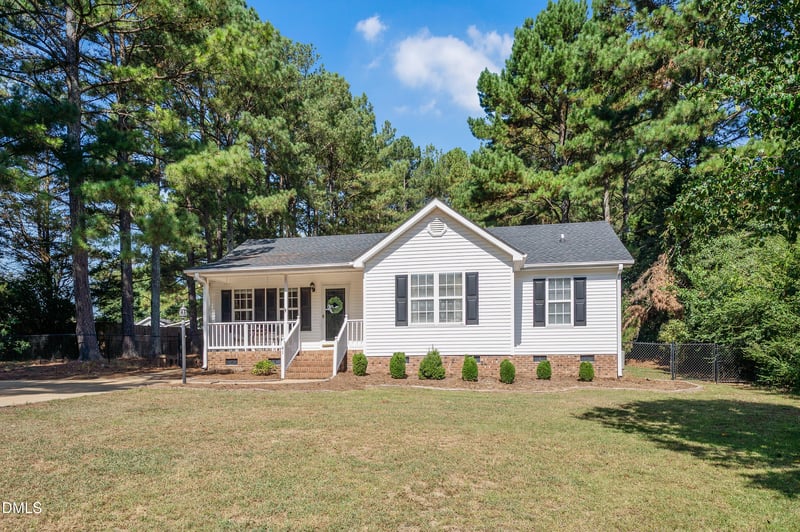 41 Starcroft Dr, Fuquay Varina, NC 27526