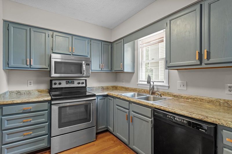 4122 Kaplan Dr, Raleigh, NC 27606