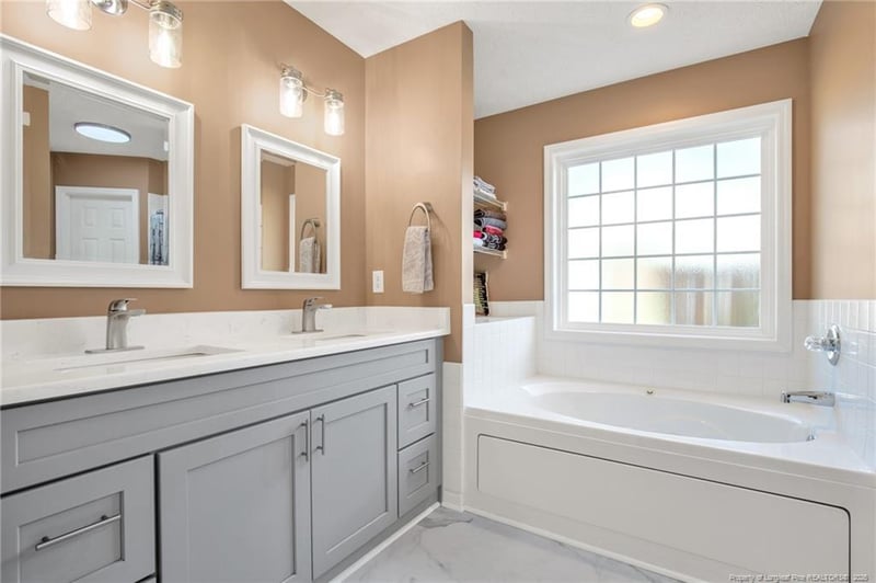 4135 Edward E Maynor Dr, Hope Mills, NC 28348