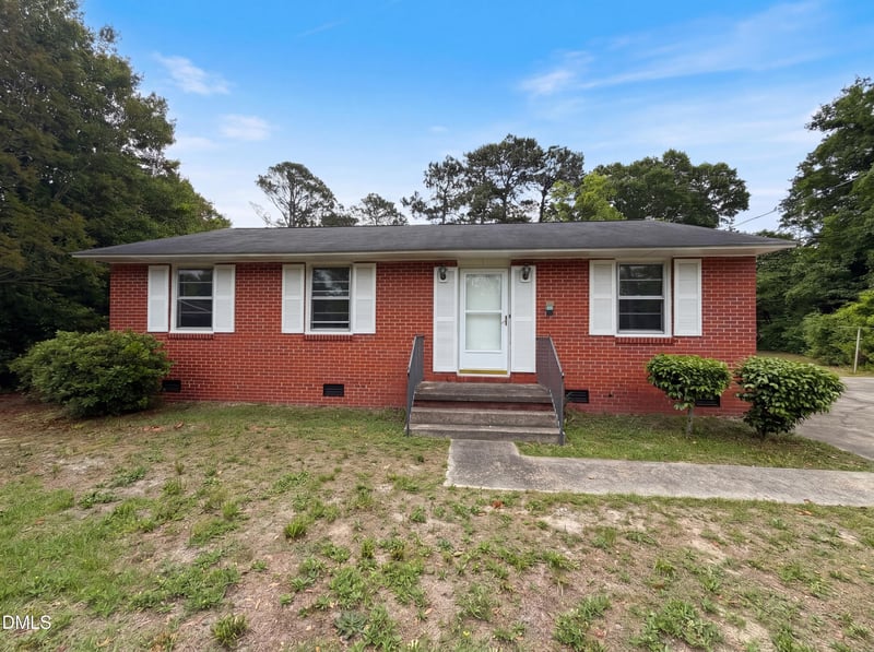 415 Buie Ct, Fayetteville, NC 28304