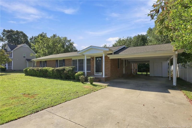 420 Jamestown Ave, Fayetteville, NC 28303