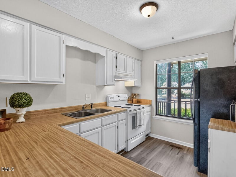 4225 The Oaks Dr, Raleigh, NC 27606