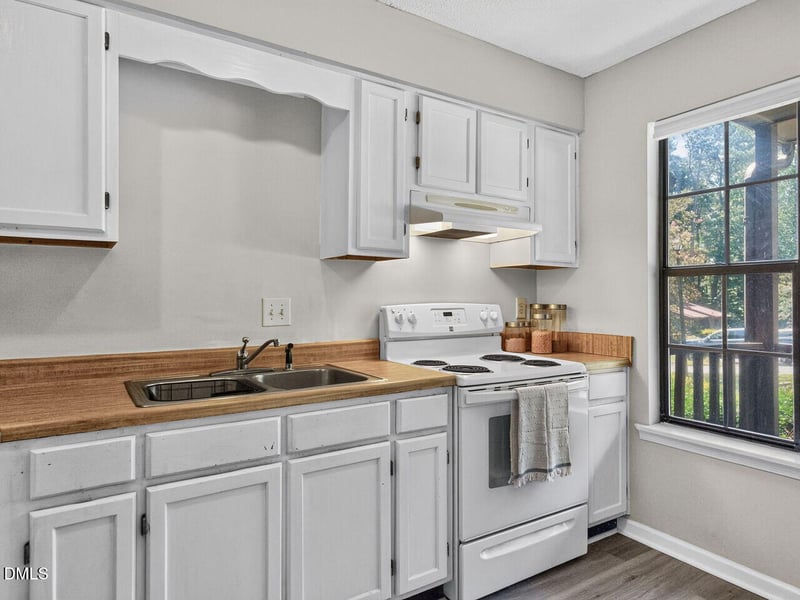 4225 The Oaks Dr, Raleigh, NC 27606